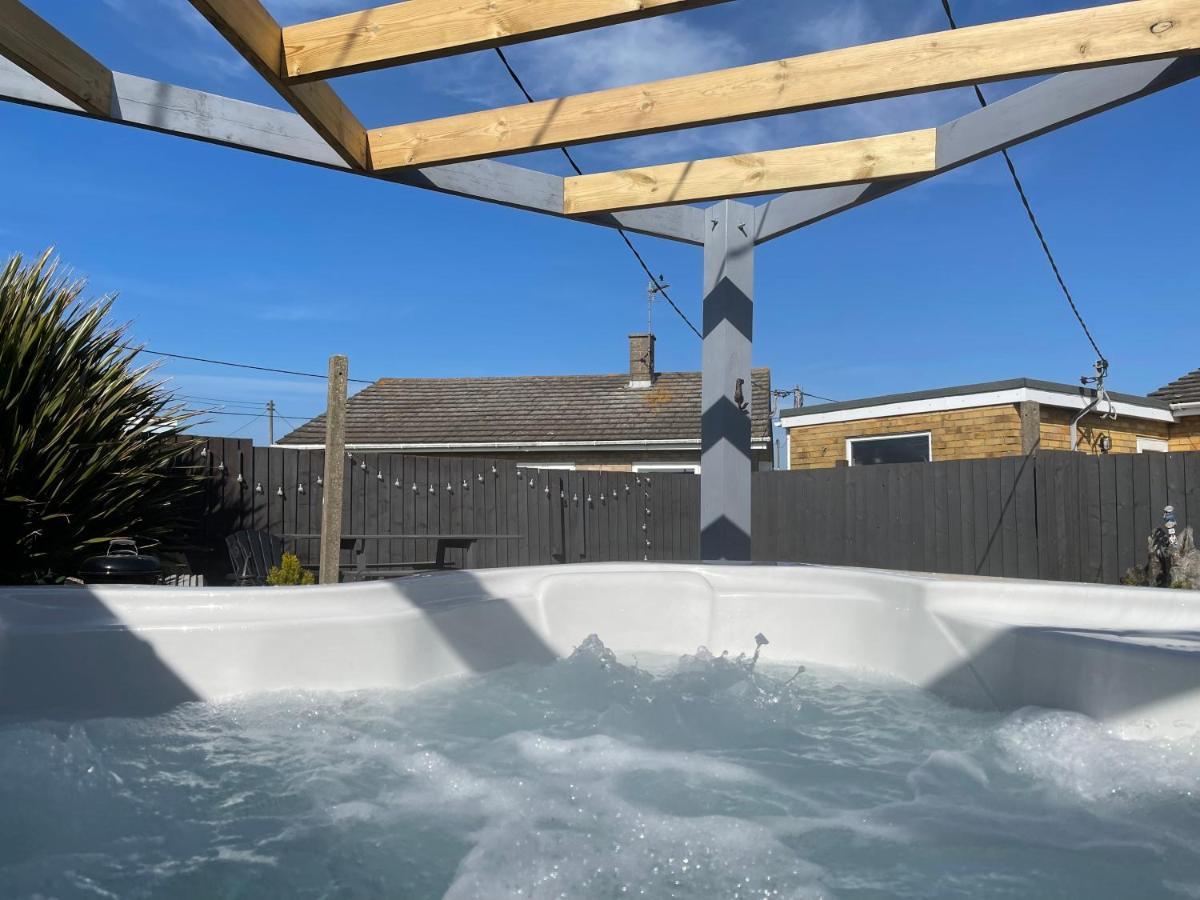 Dog Friendly Cottage 2 Mins To Beach With Hot Tub And Zappi Ev Lessingham Exterior photo
